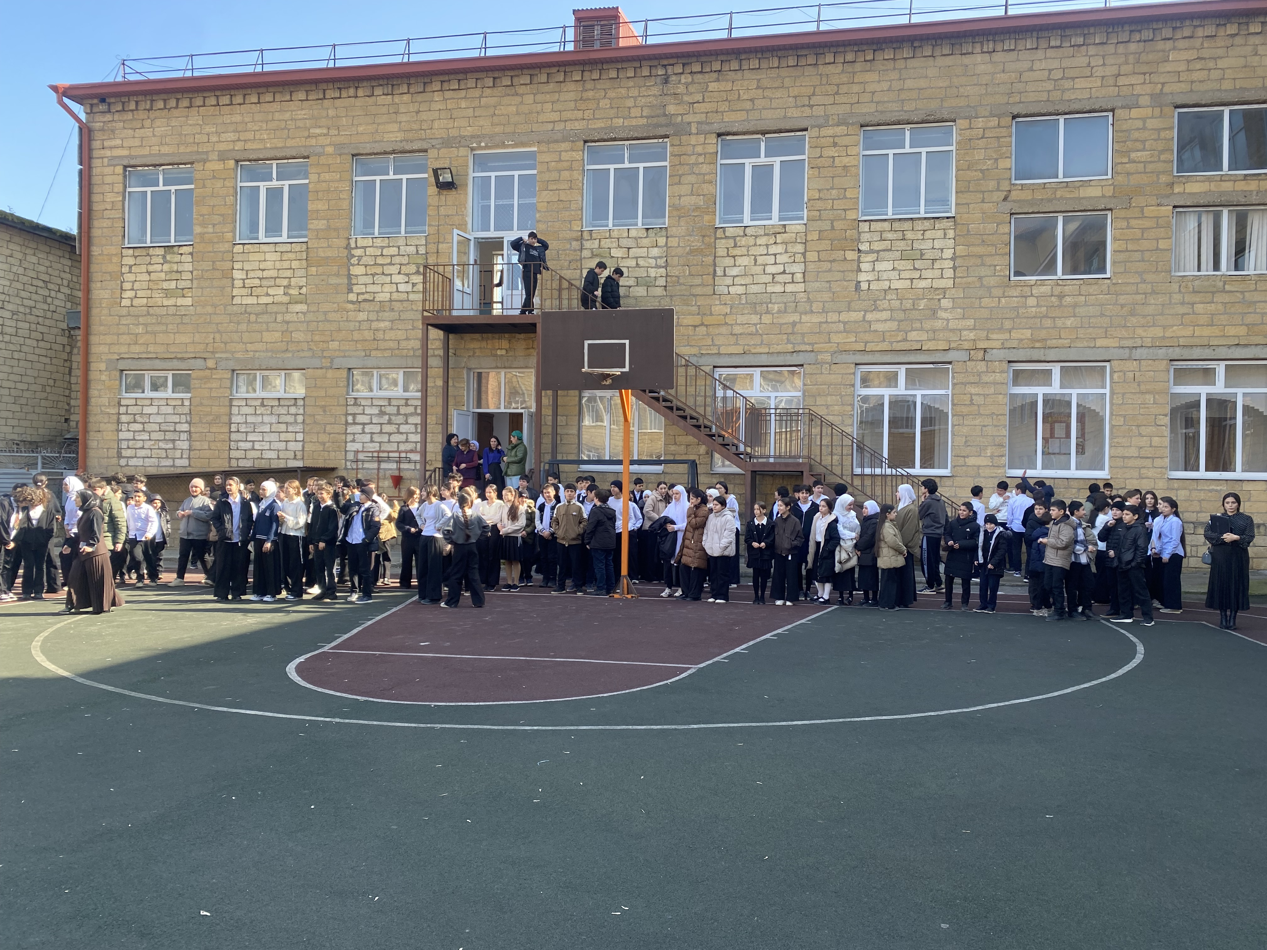 Учебная тренировка по эвакуации при землетрясении в МБОУ «СОШ № 8» имени М.Ю. Лермонтова